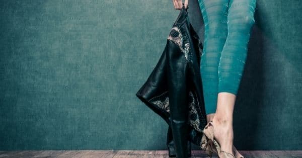 Chaqueta de cuero y leggings