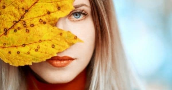 Cuello de tortuga y media capa