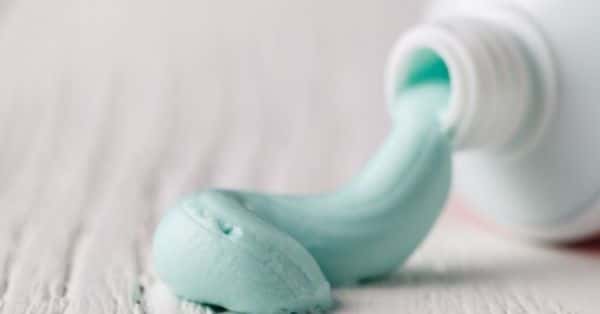 Pasta de dientes para limiar joyas