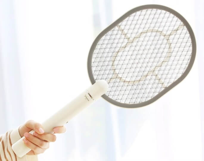 Raqueta eléctrica matamoscas
